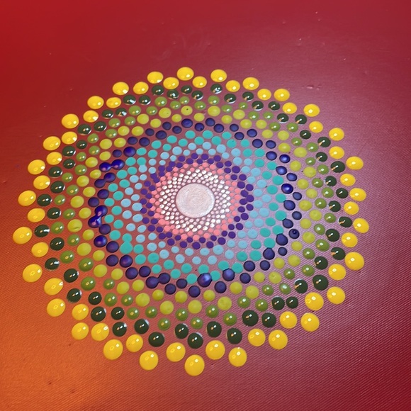 Rainbow canvas Mandala, 20 x 16“. Coded with a clear, indoor outdoor protection. - Picture 11 of 17